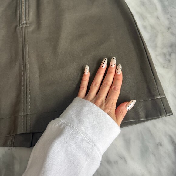 Aritzia Wilfred Vegan Leather Mini Skirt, Size 6 (but on smaller side) - Picture 7 of 7